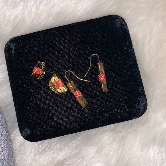 Vintage Tommy Hilfiger 2pc Matching Golden Post & Circle Earrings Jewelry Set - Picture 8 of 16